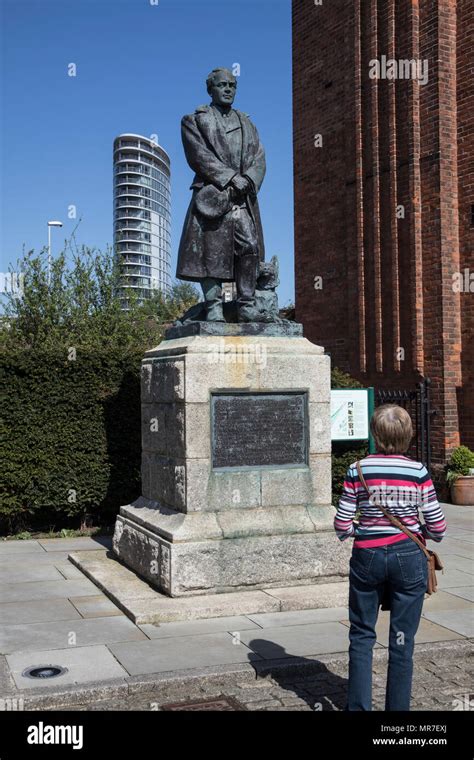 Statue of Captain Robert Falcon Scott